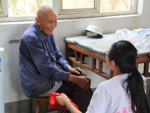 温馨。！！！这个活动让孤寡老人直呼“暖心窝”