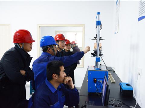 扬中市委常委孙健一行来tyc86太阳集团旅行“柴继涛劳模立异事情室”